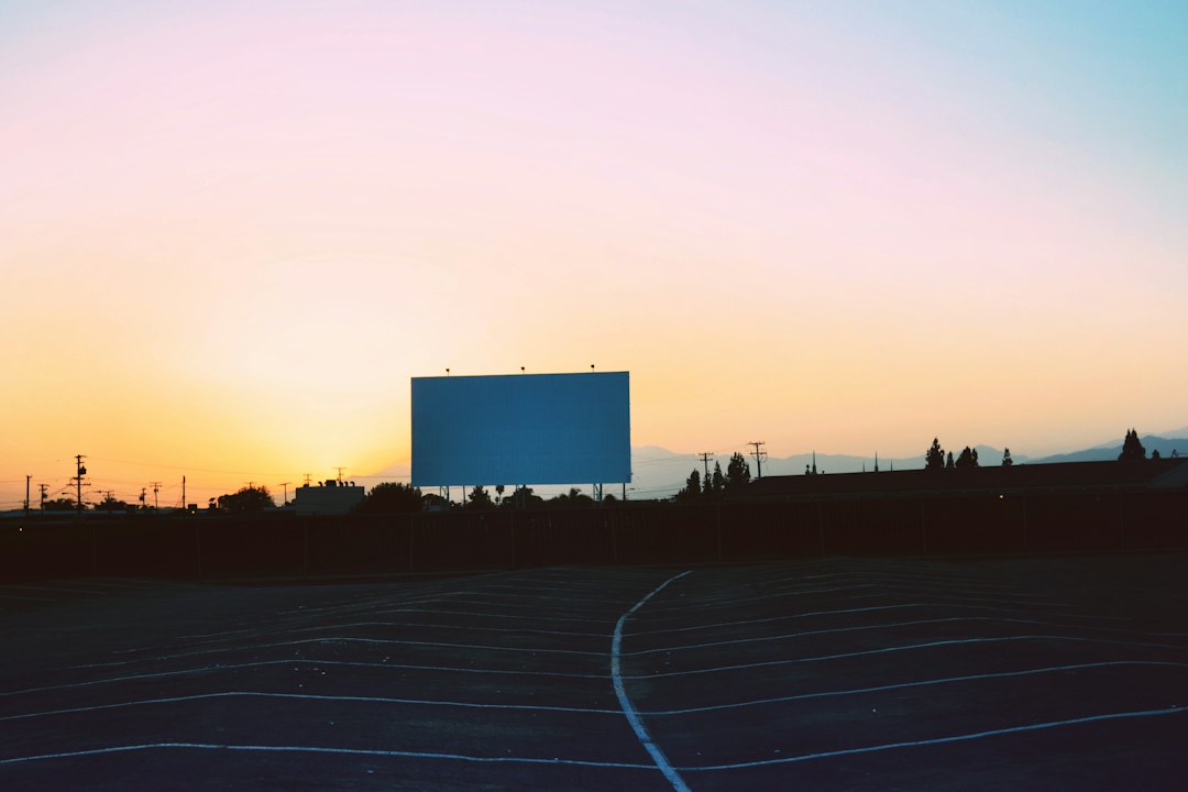 7 Benefits of Watching Movies at Drive-In Movie Theaters